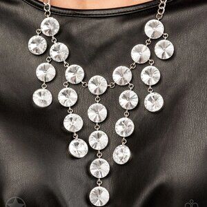 Paparazzi Spotlight Stunner White Necklace & Earring Set